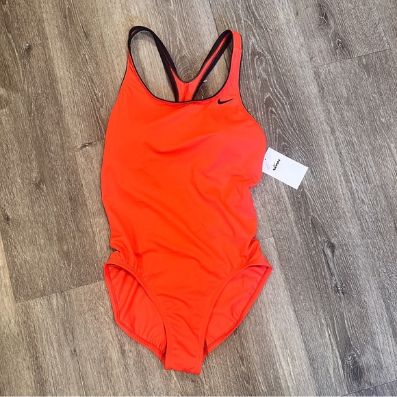 Nike Women`s Solid Powerback Chlorine Resistant One Piece Swimsuit NEW - Picture 3 of 5